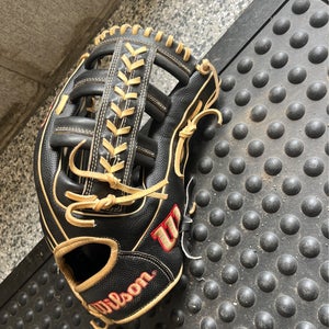 Used 2021 Right Hand Throw 12.75" A2000 Baseball Glove