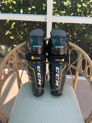 CCM Tacks 9080 Shin Pads