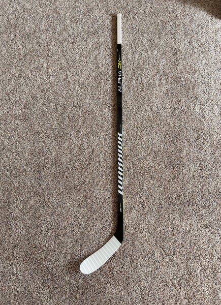 Senior Right Handed 75 Flex W28 Alpha DX Pro Team Hockey Stick