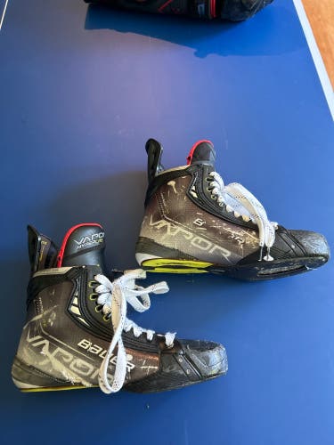 Senior Bauer Pro Stock Size 7 Vapor Hyperlite Hockey Skates