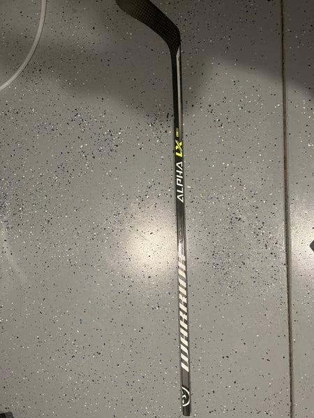 Senior Left Hand P28 Alpha LX 30 Hockey Stick