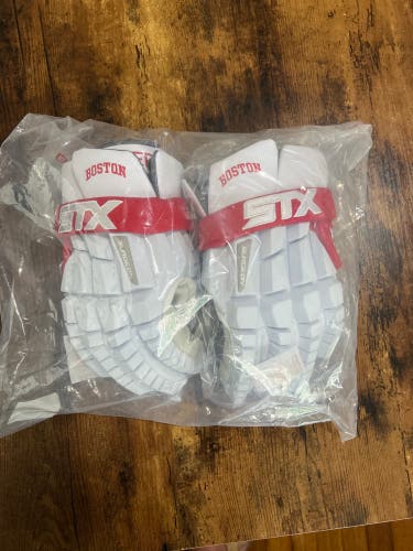 BU STX Rzr Gloves (plus free BU Shirt)