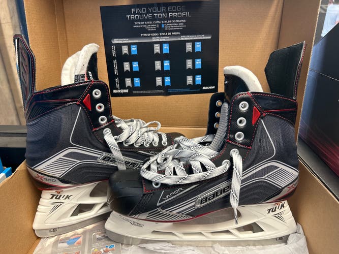 New Bauer Regular Width  Size 8 Vapor X500 Hockey Skates