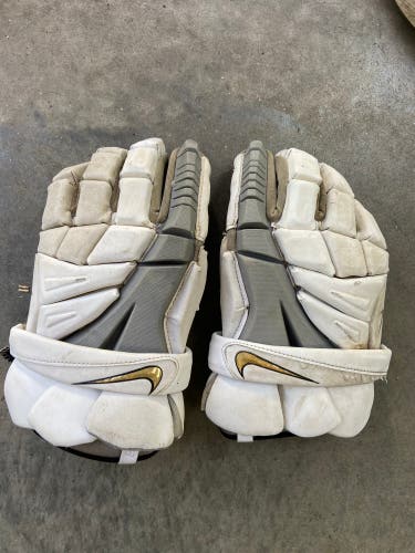 Used Player's Nike Medium Vapor Elite Lacrosse Gloves