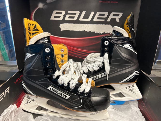 New Bauer Regular Width  Size 7 Ignite Hockey Skates