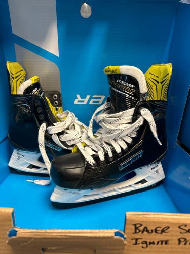 New Bauer Regular Width  Size 6 Supreme Ignite Pro Hockey Skates