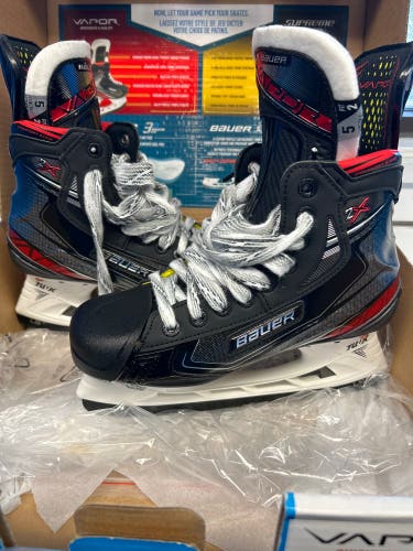 New Bauer  Size 5 Vapor 2X Hockey Skates