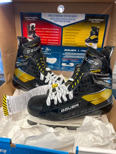 New Bauer  Size 4.5 Supreme UltraSonic Hockey Skates