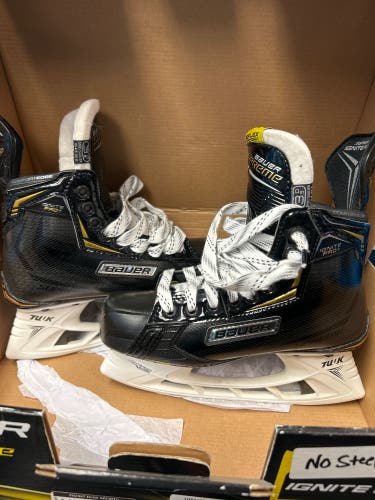 New Bauer Regular Width  Size 3.5 Supreme Ignite Pro+ Hockey Skates