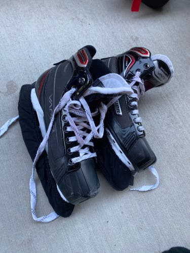 Used Bauer Regular Width Size 10 Vapor X700 Hockey Goalie Skates