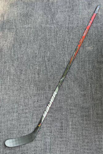 Used Senior Right Handed Bauer Vapor FlyLite Hockey Stick (P28M - 87 flex)