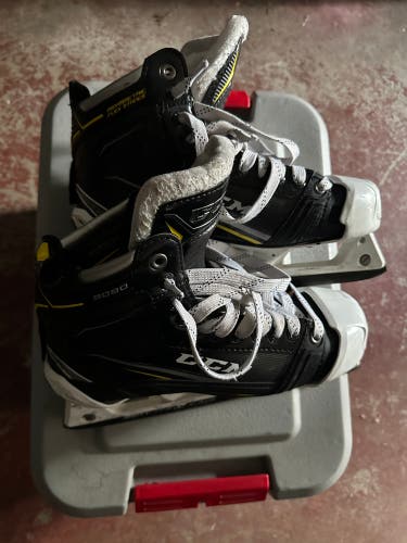 Used CCM Regular Width  Size 9 Tacks 9080 Hockey Goalie Skates