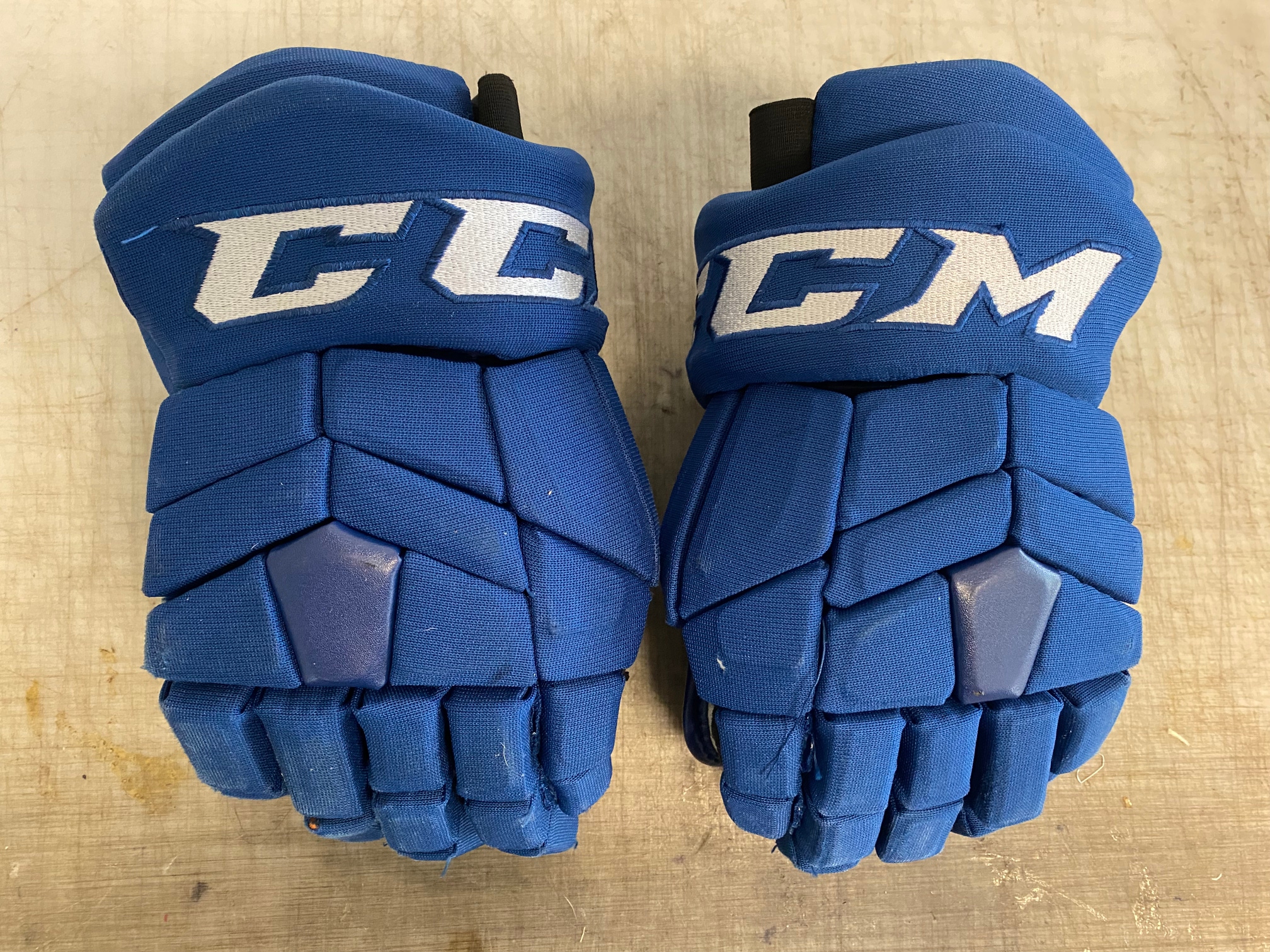 CCM TACKS HGTK Pro Stock Hockey Gloves 14" Canucks 4050