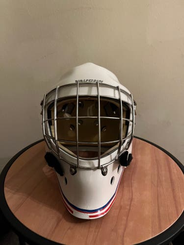 Vaughn  VM7700 Goalie Mask