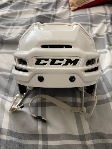 Used Medium CCM Pro Stock Tacks 910 Helmet
