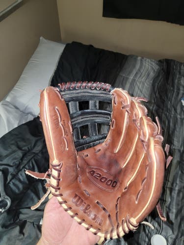 Used 2021 Wilson Right Hand Throw A2000 Softball Glove 12.75"