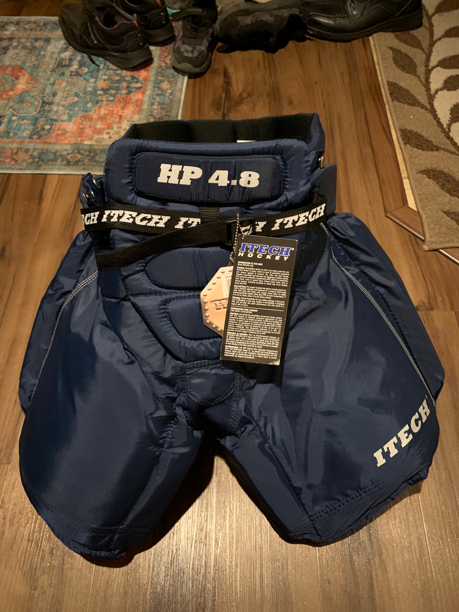 Please read the description. Itech Brand New with tags Small-XL  Blue Junior Hockey Goalie Pants