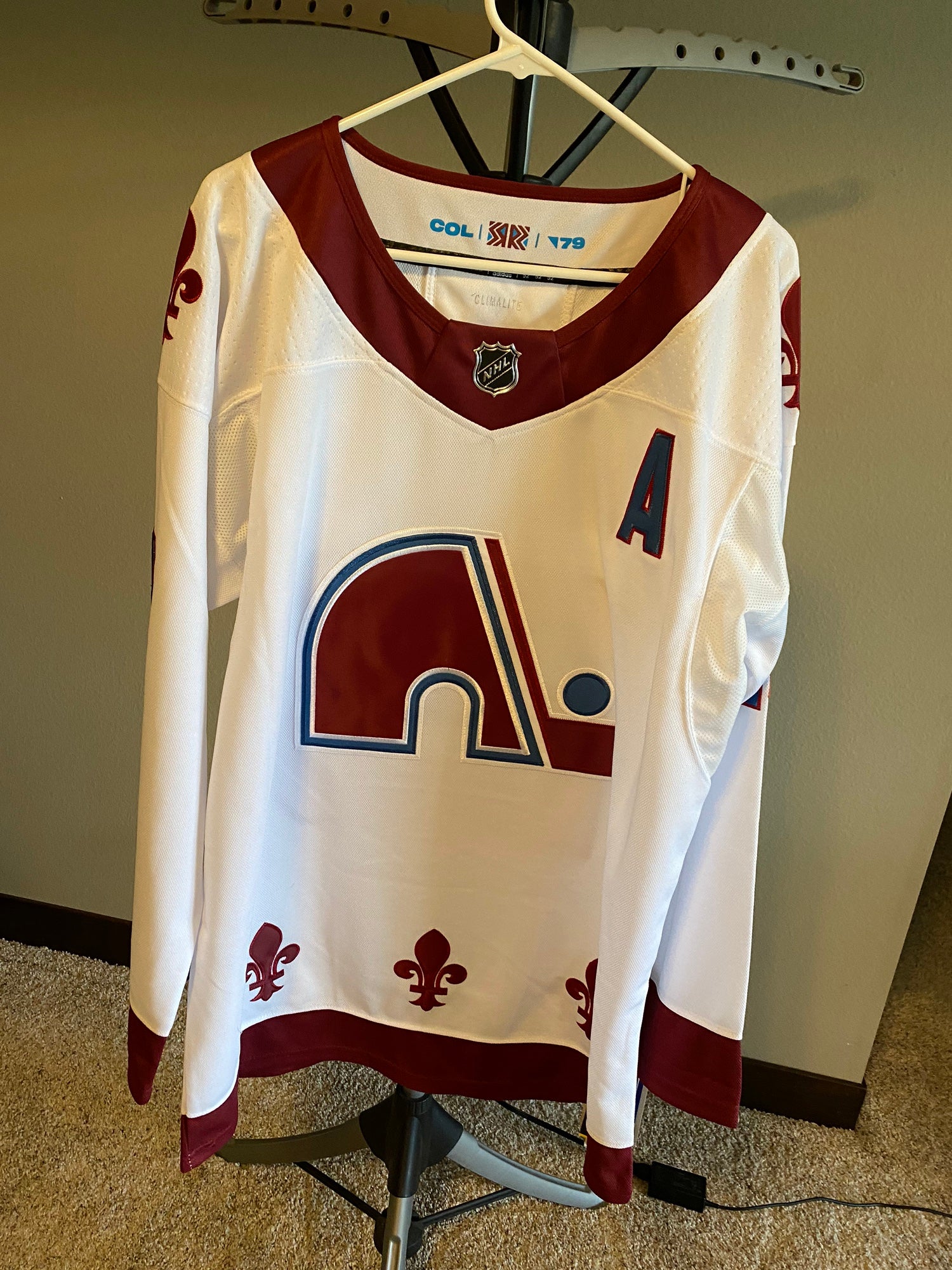Reverse retro Colorado Avalanche Nathan Mackinnon jersey