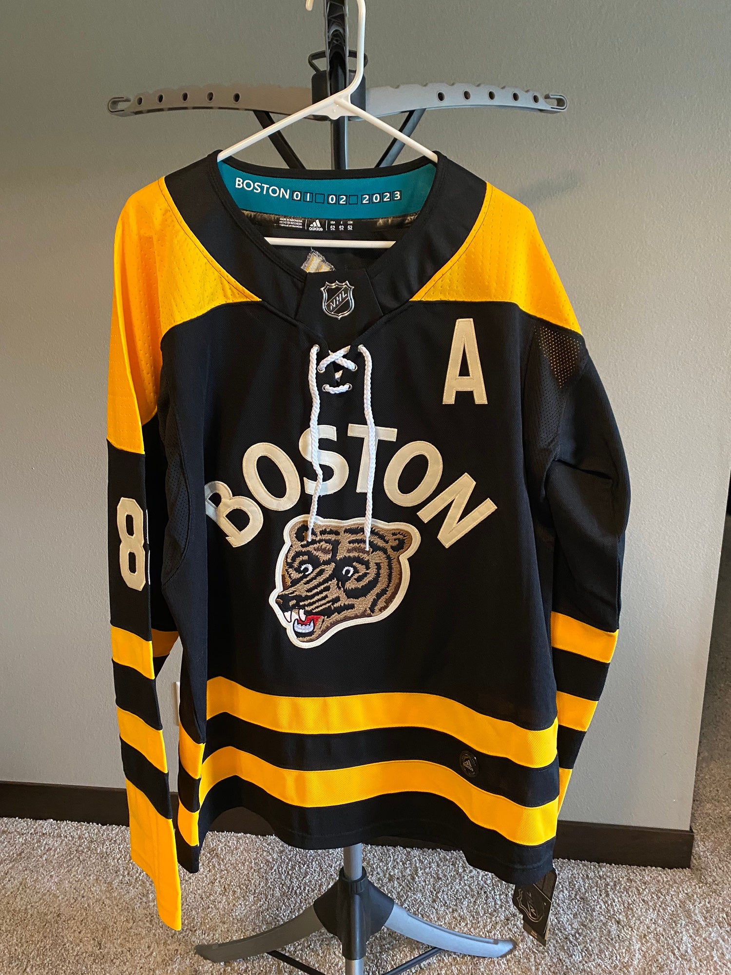 CCM Vintage Boston Bruins NHL Hockey Throwback Jersey Size Large Adult