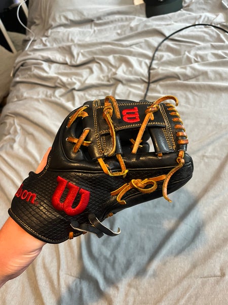 Used Wilson Right Hand Throw Infield A2000 Baseball Glove