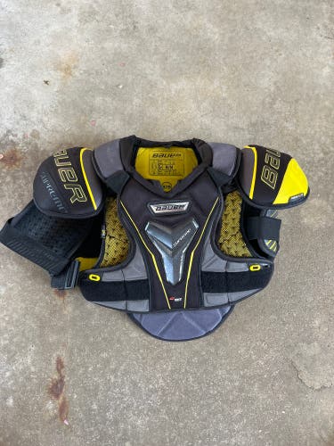 Used Medium Bauer  Supreme 1S Shoulder Pads