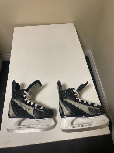 Hespeler Rogue Size 3 Hockey Skates (used)