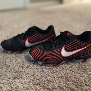 Used Youth Black/Red Nike Fast flex Molded Cleats