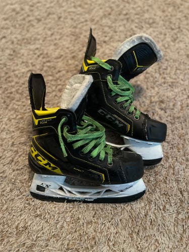 Used CCM Tacks Vector Plus Hockey Skates - Jr Size 2