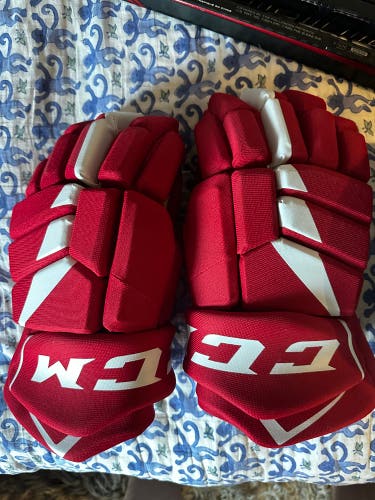 CCM 15"  Gloves Like New