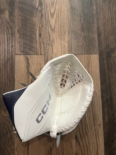 NCAA pro stock Ccm Eflex 6 goalie glove