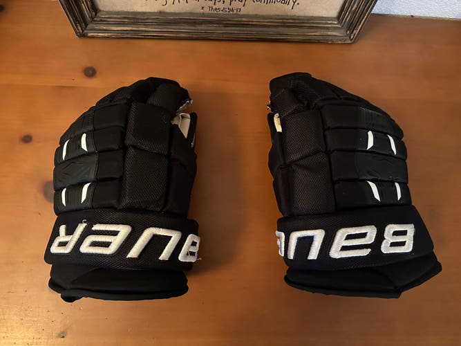 Bauer Pro Series Gloves