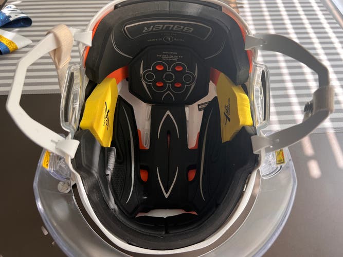 Used Large Bauer Re-Akt 75 Helmet