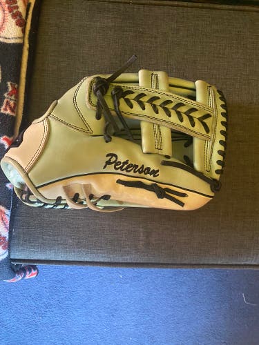 44 Outfield 11.75" Signiture Series Baseball Glove