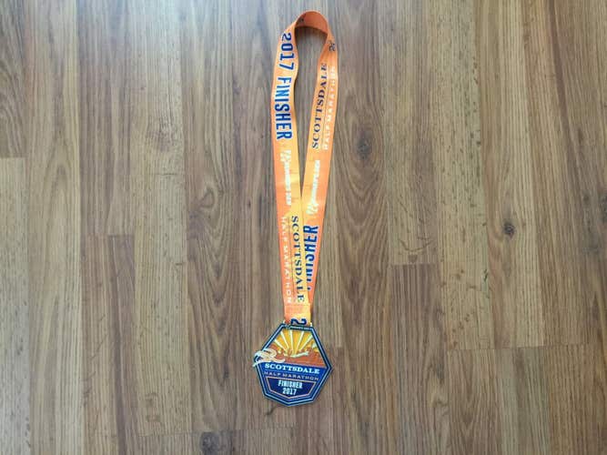 2017 Scottsdale Half Marathon SCOTTSDALE, ARIZONA Running Race Finisher's Medal!