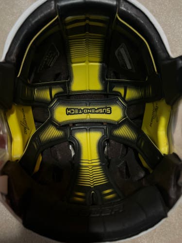 Used Large Bauer Re-Akt Helmet