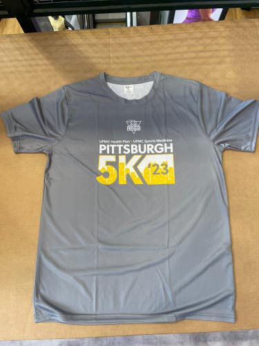 Gray New Large Men's Pittsburgh Half Marathon '23 Shirt