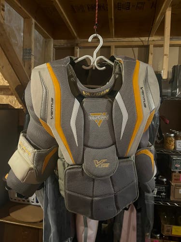 XL Vaughan LT98 pro chest protector