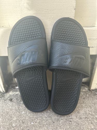 Used Size 9.0 (Women's 10) Nike Sandals