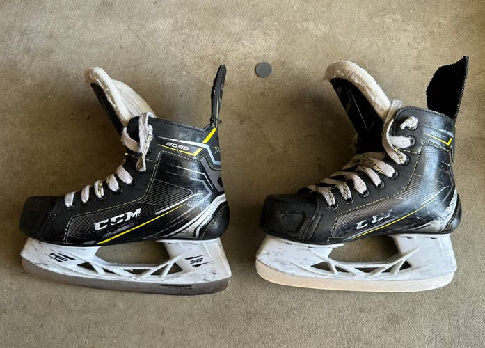 Used CCM Regular Width  Size 2 Tacks 9050 Hockey Skates