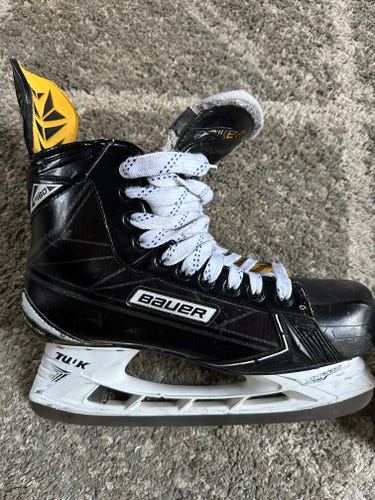 Senior Used Bauer Supreme S180 Hockey Skates Extra Wide Width Size 10