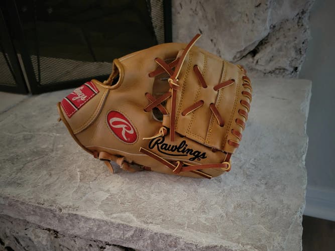 Used Rawlings Right Hand Throw Infield Baseball Glove 11.5"