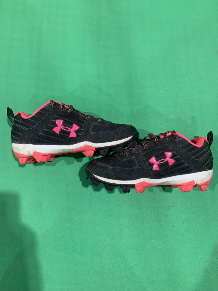 Used Under Armour Softball Cleats - Size: M 3.5 (W 4.5)