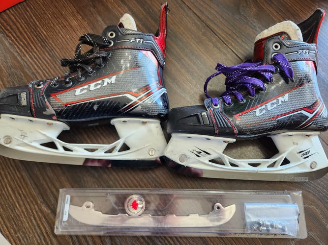 Junio CCM JetSpeed FT1 Hockey Skates 4.5 D with Step Blacksteel