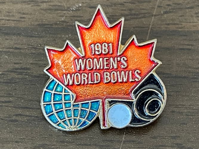 1981 Womens World Bowls LAWN BOWLING CHAMPIONSHIPS SUPER VINTAGE Lapel Hat Pin!