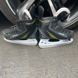 BRAND NEW CCM Regular Width  Size 2 Tacks 1052 Hockey Skates