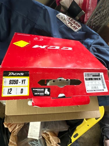 New CCM Regular Width  Size 12 Tacks 9350 Ice Hockey Skates