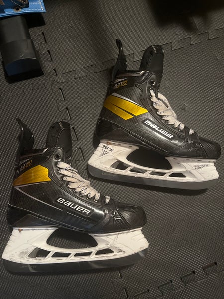 Bauer Regular Width Size 10 Supreme UltraSonic Hockey Skates