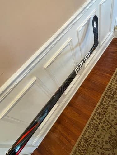 Senior Used Left Hand Bauer Vapor Hyper Lite Hockey Stick P28