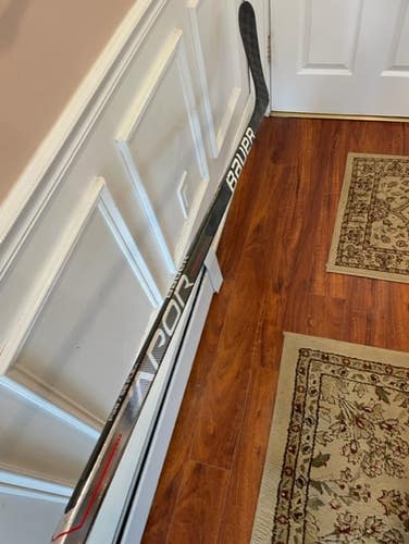 Used Left Hand Bauer Vapor Hyperlite Hockey Stick P28