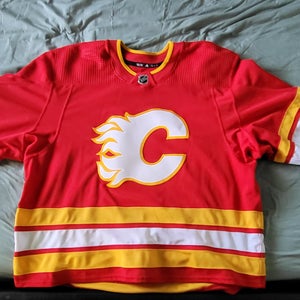 Red New Adidas Made in Canada Calgary Flames Home Game Issued Goalie cut Men's Jersey Size 58G